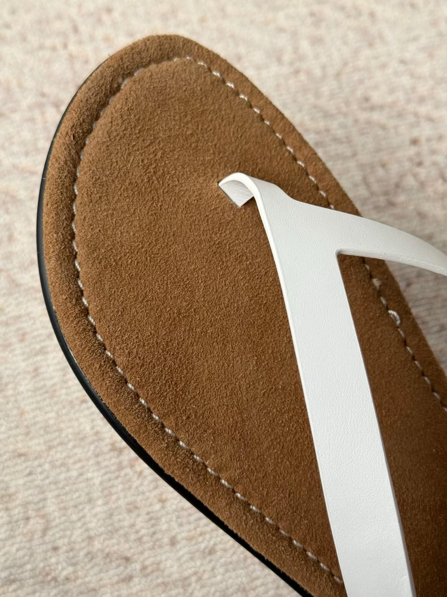 Solea Leather Thong Sandals