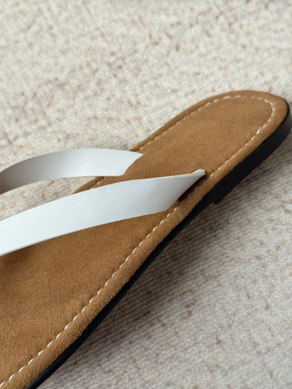 Solea Leather Thong Sandals