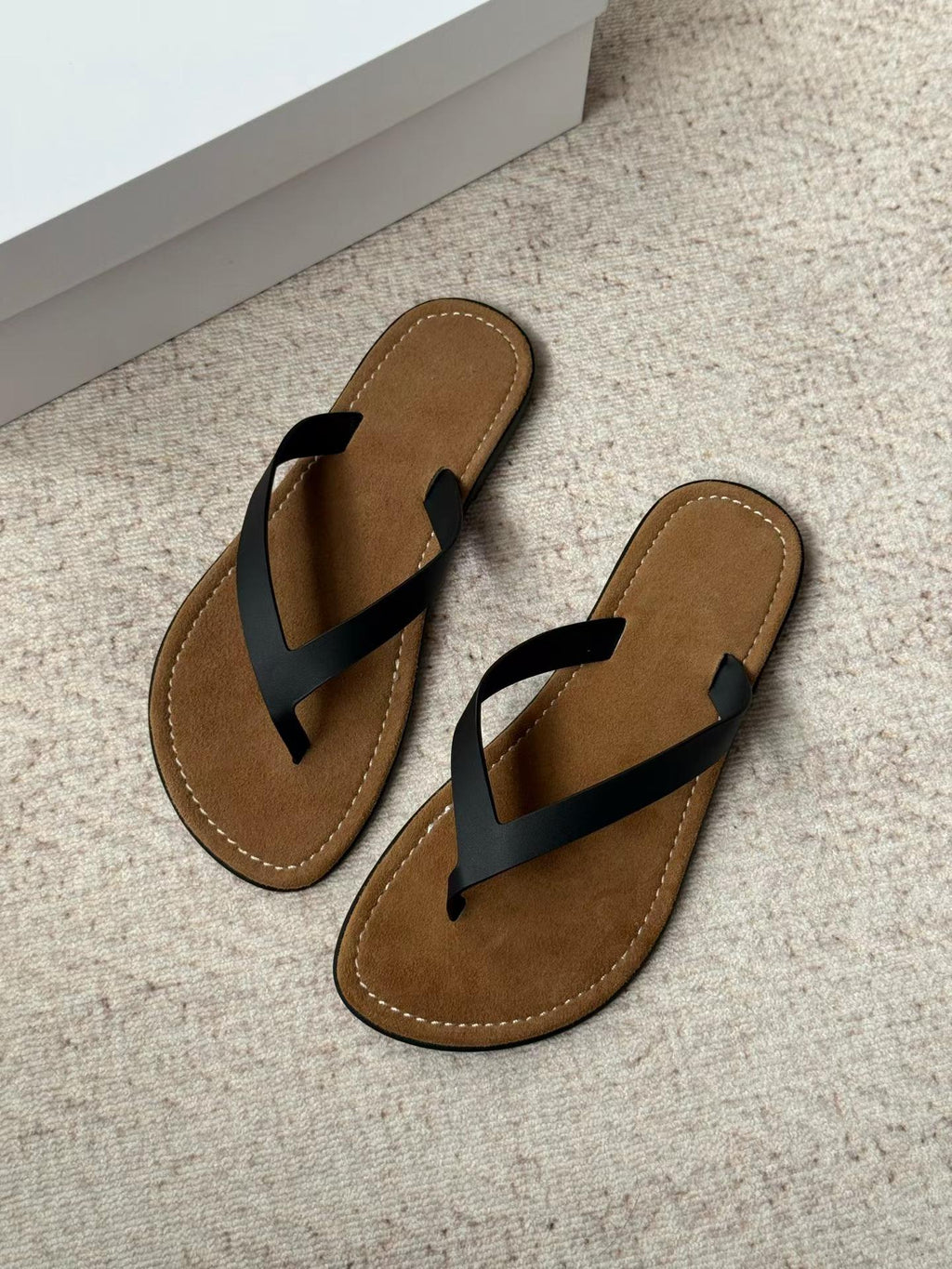 Solea Leather Thong Sandals
