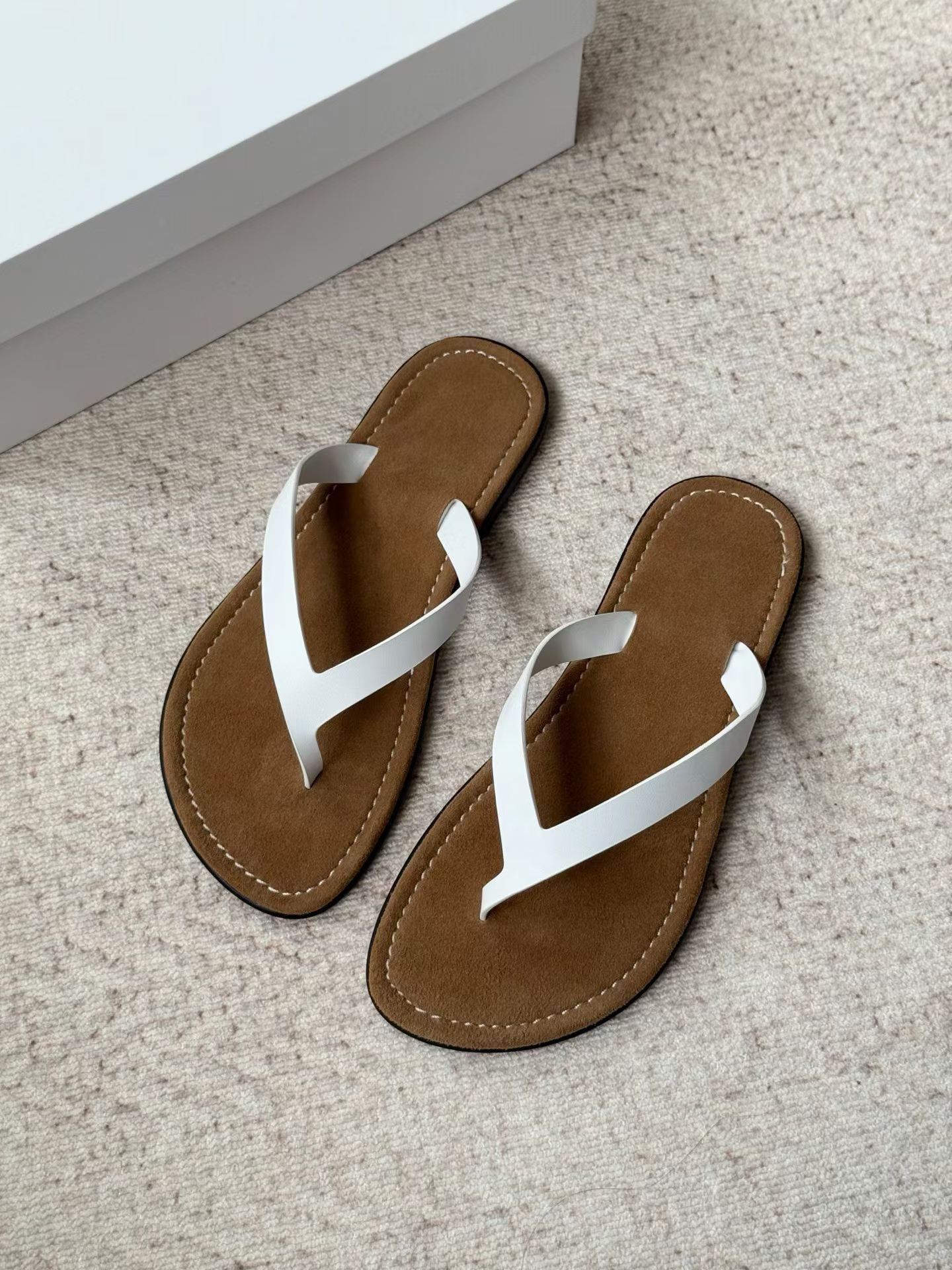 Solea Leather Thong Sandals