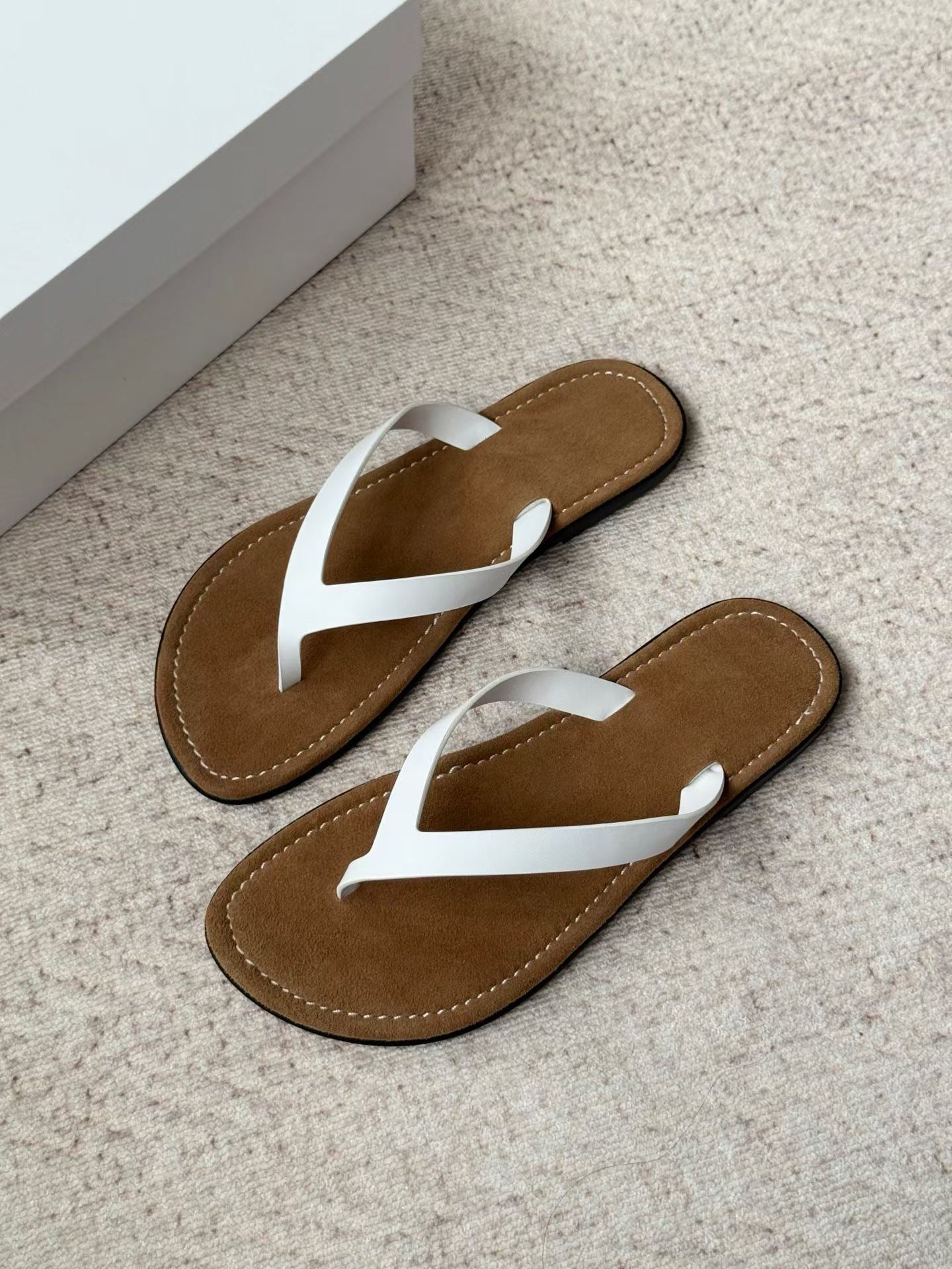 Solea Leather Thong Sandals
