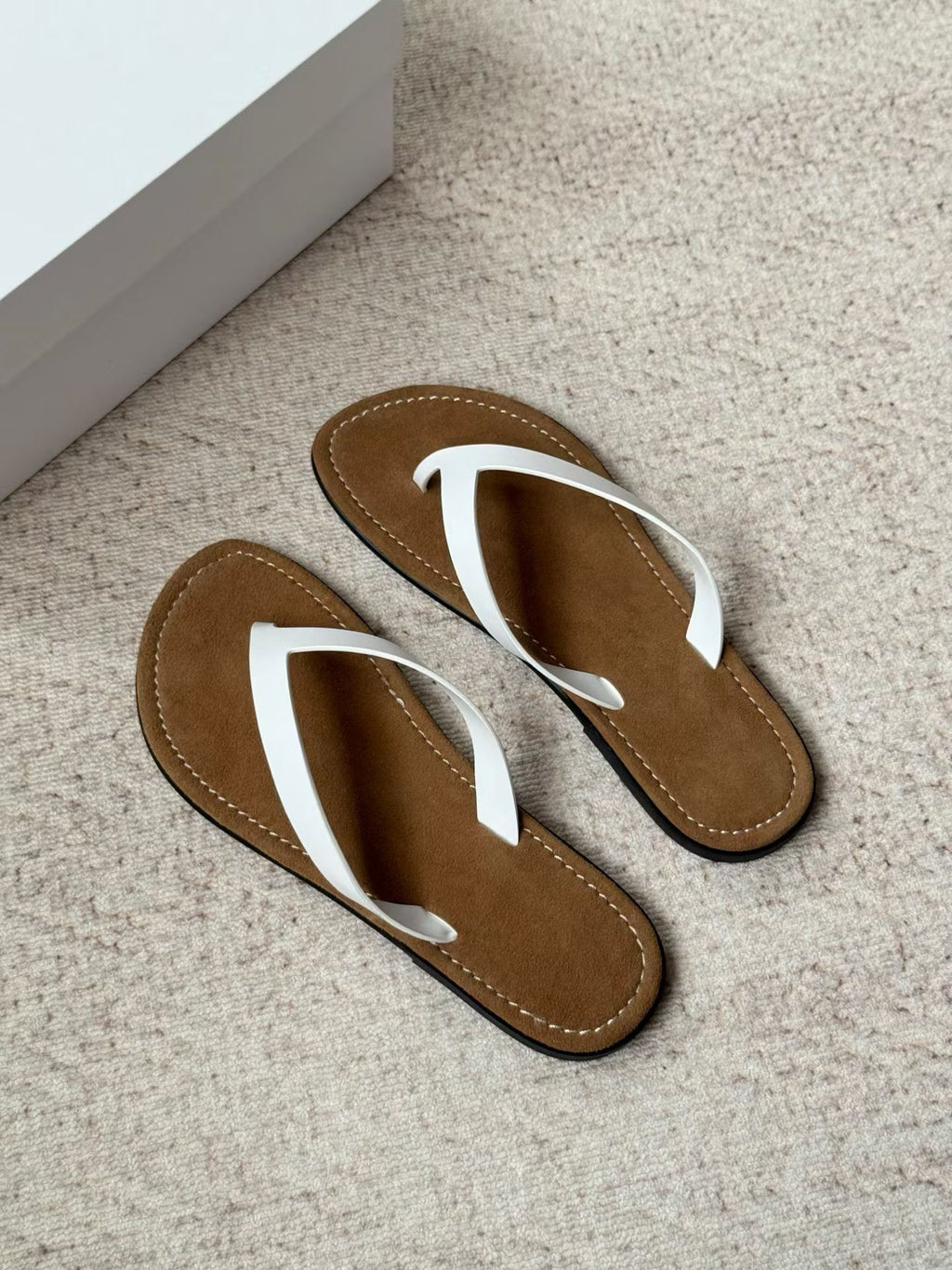 Solea Leather Thong Sandals
