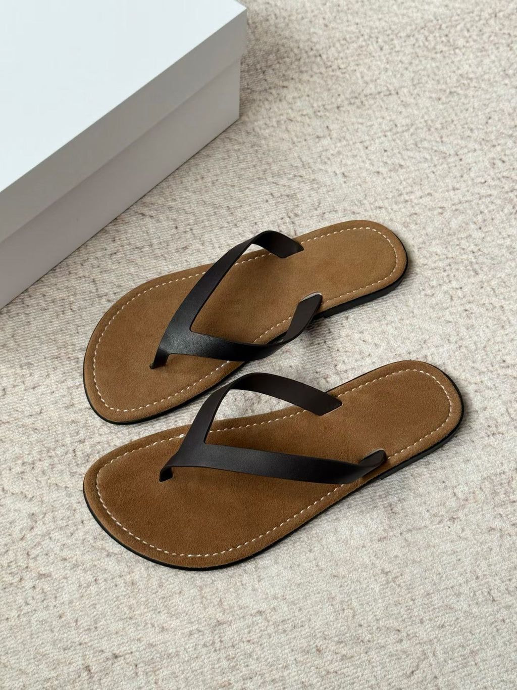 Solea Leather Thong Sandals