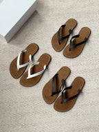 Solea Leather Thong Sandals
