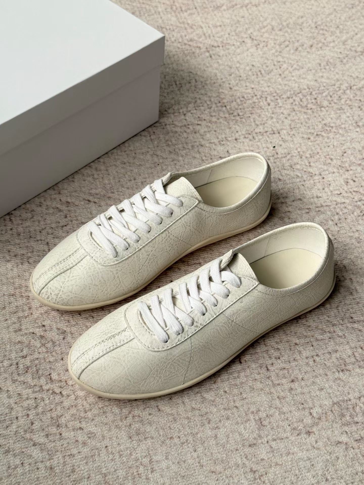 Classic trainer sneakers