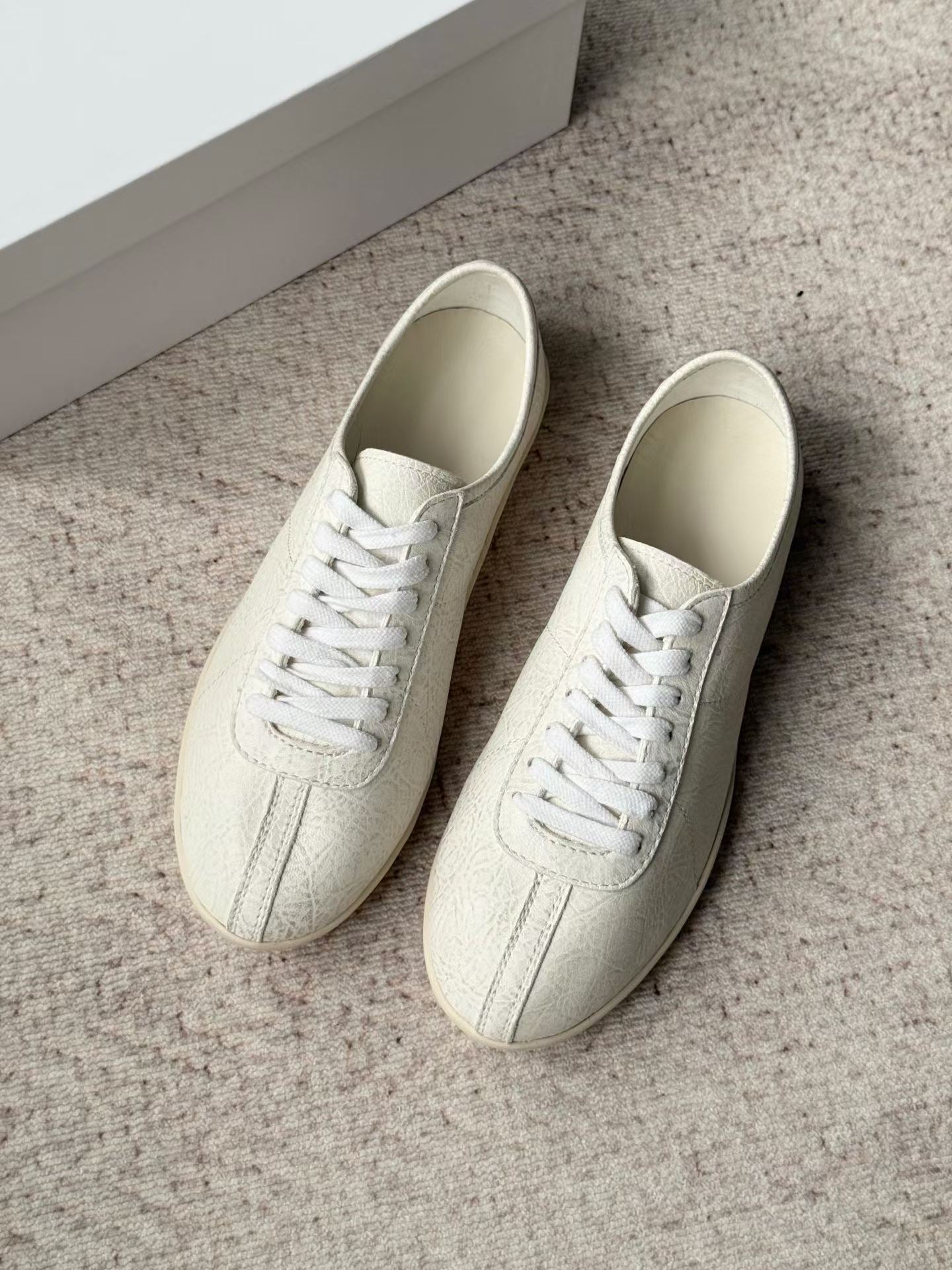 Classic trainer sneakers