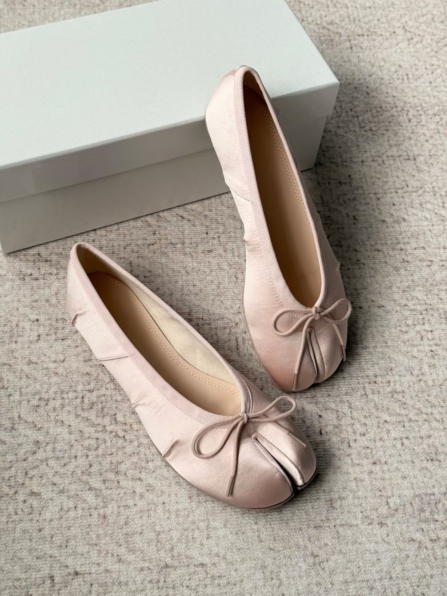Silk Tabi Flats