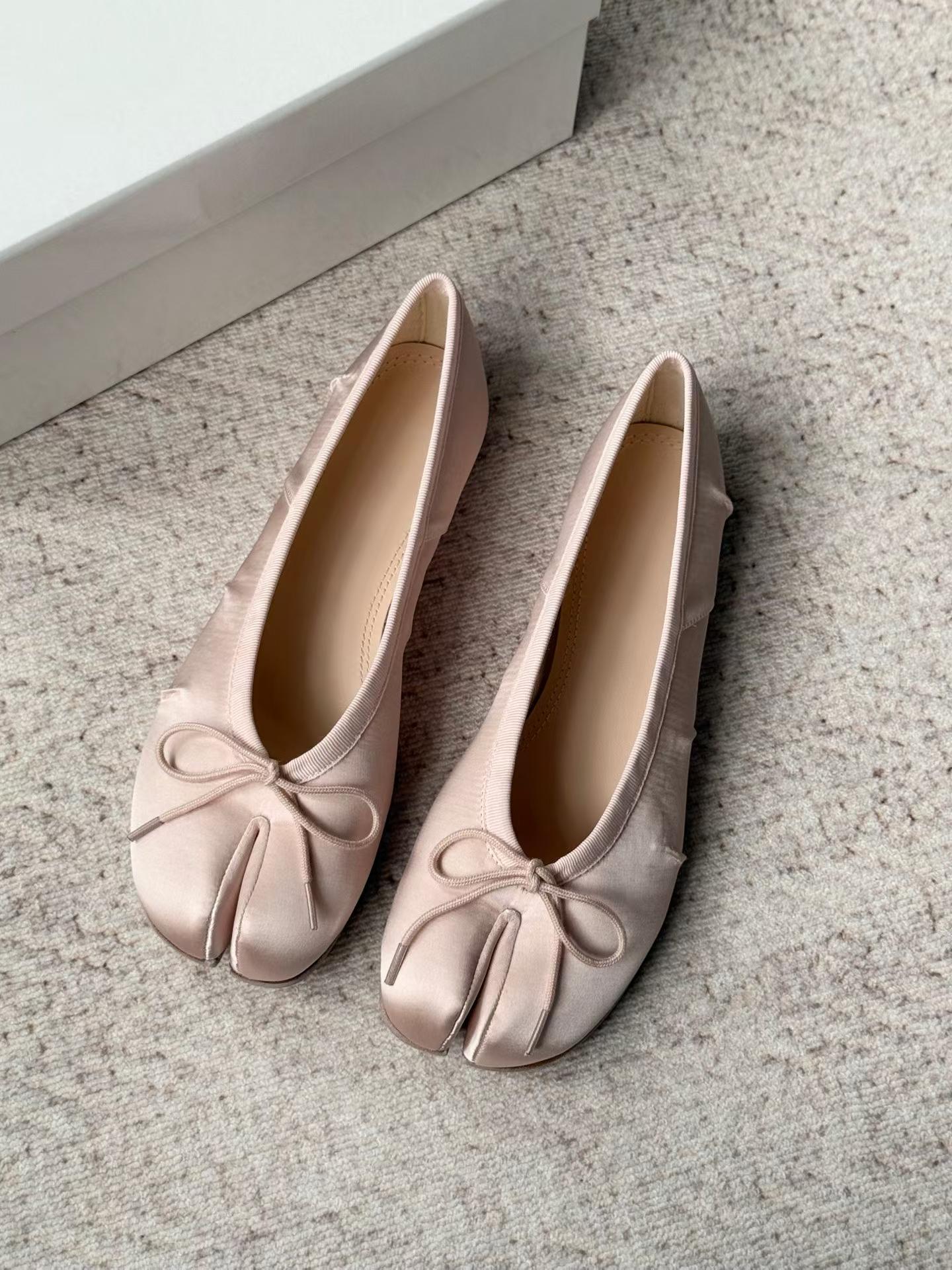 Silk Tabi Flats