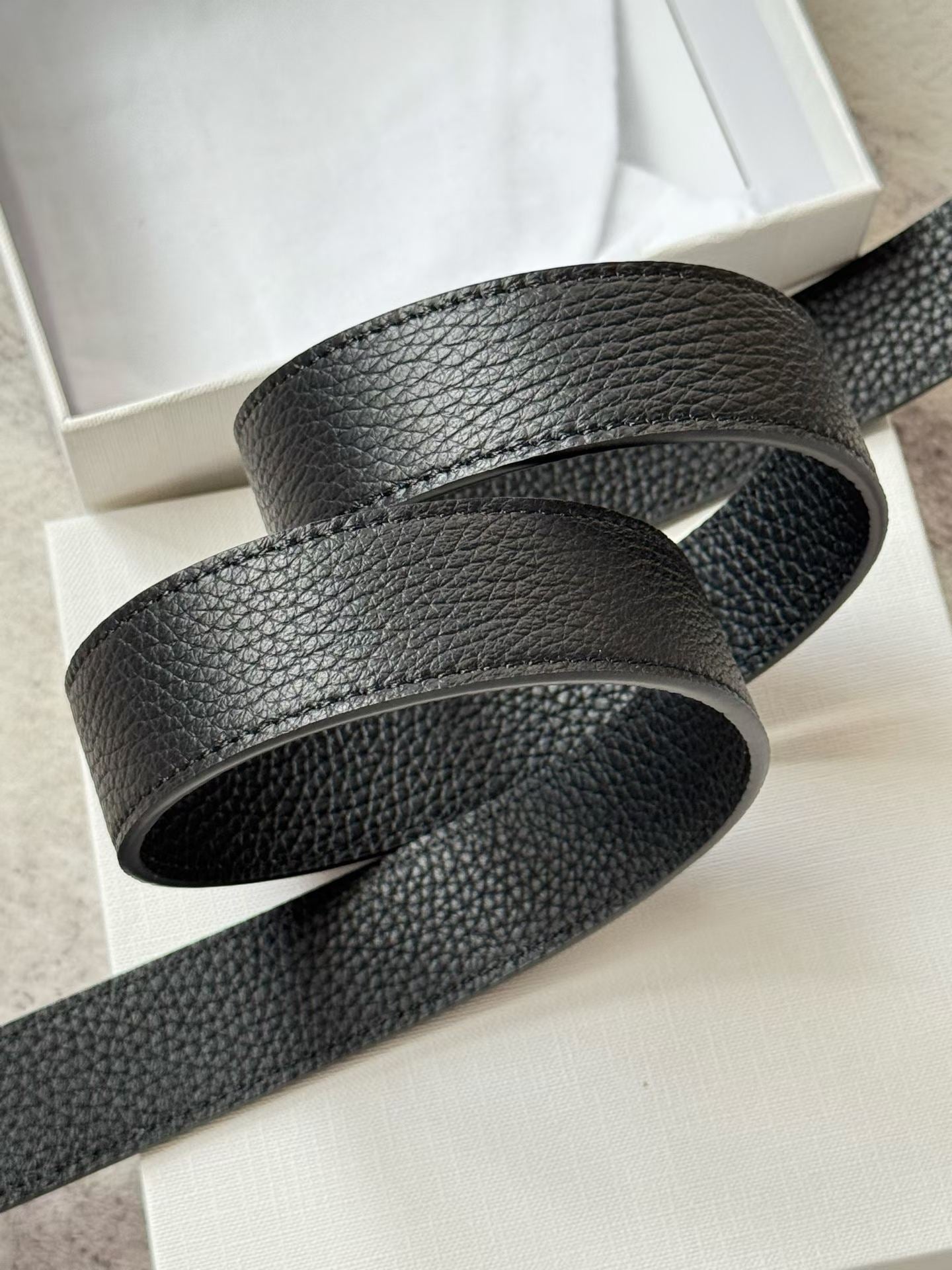 Pinless Leather Belt