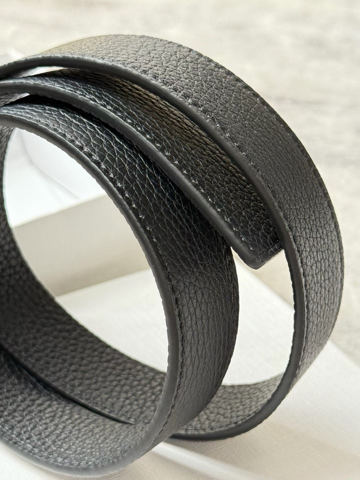 Pinless Leather Belt