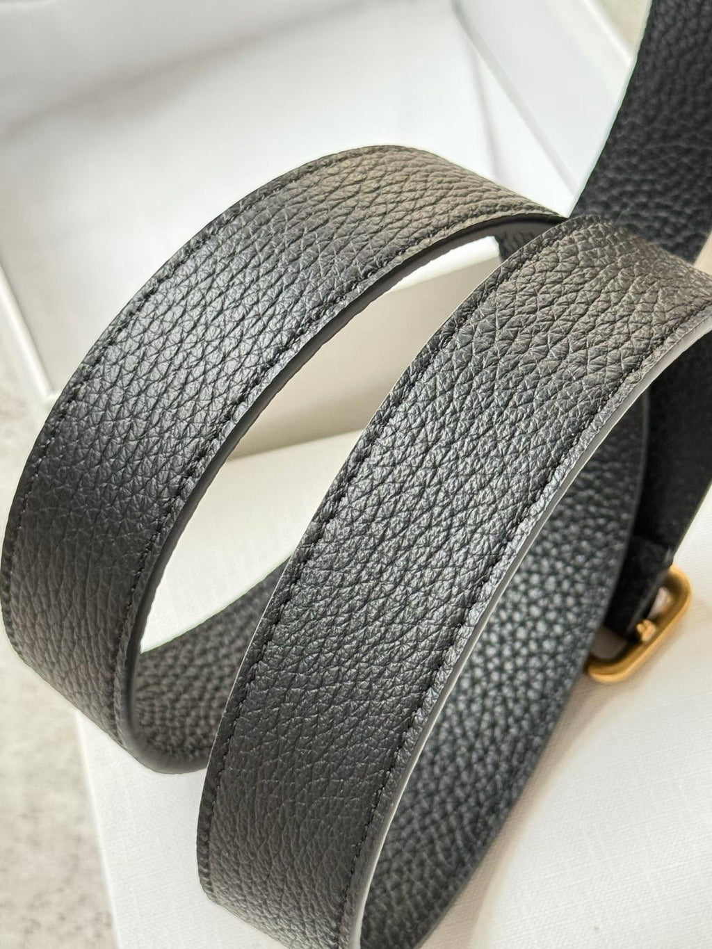 Pinless Leather Belt