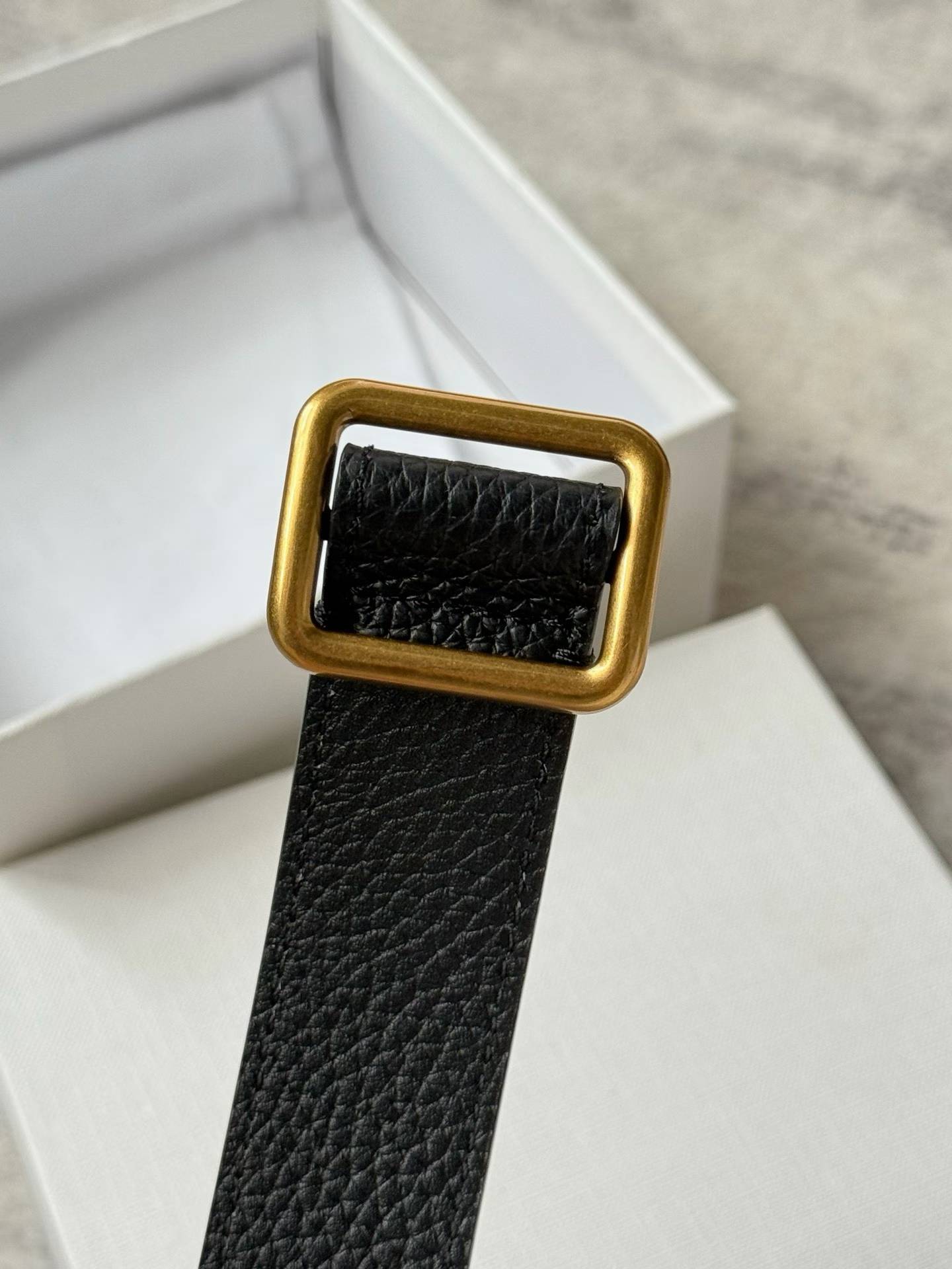Pinless Leather Belt