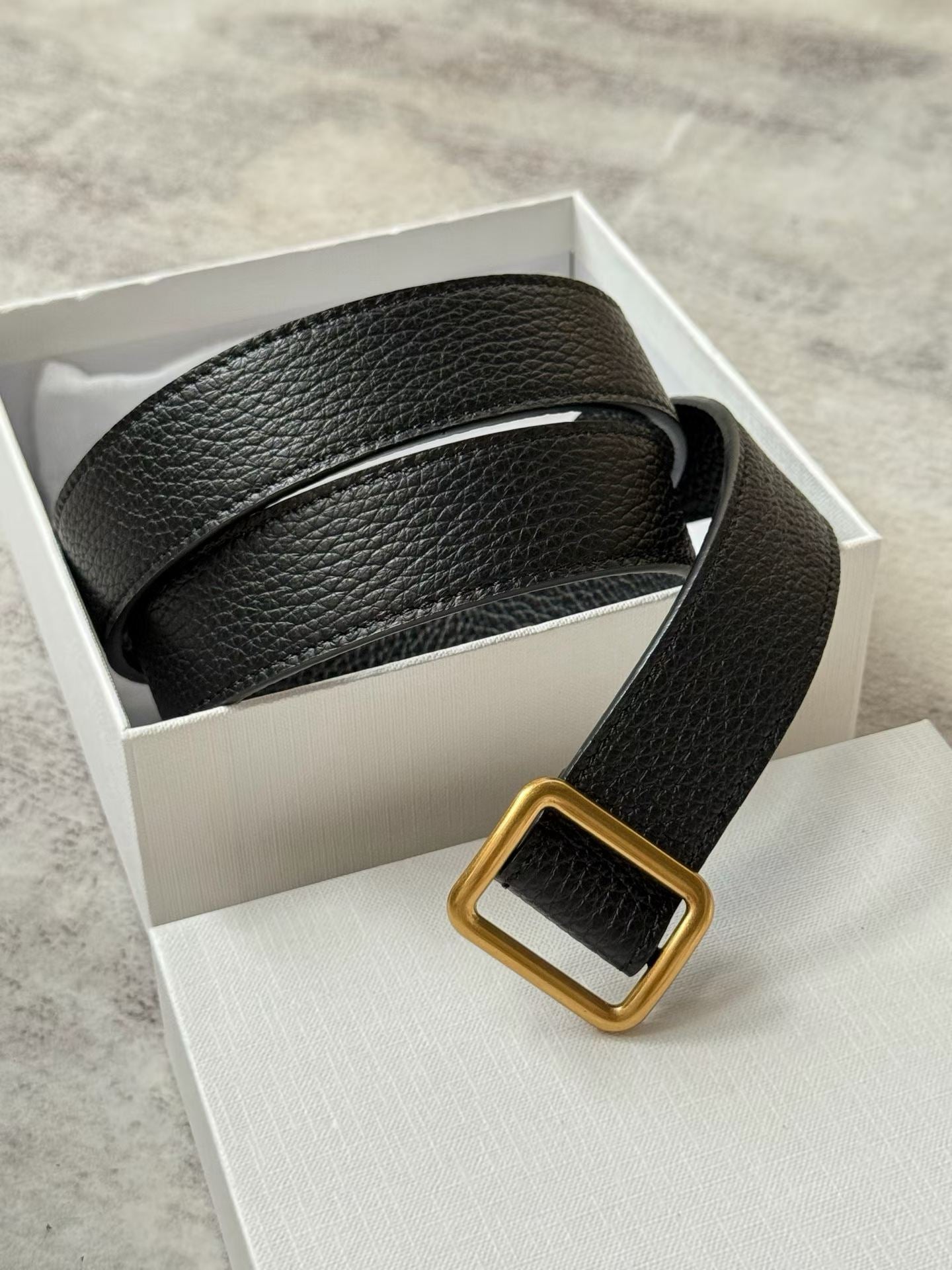 Pinless Leather Belt